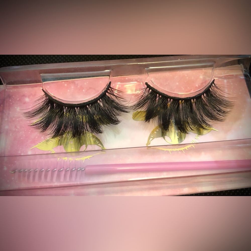 Eyelashes - Picture 5 of 5